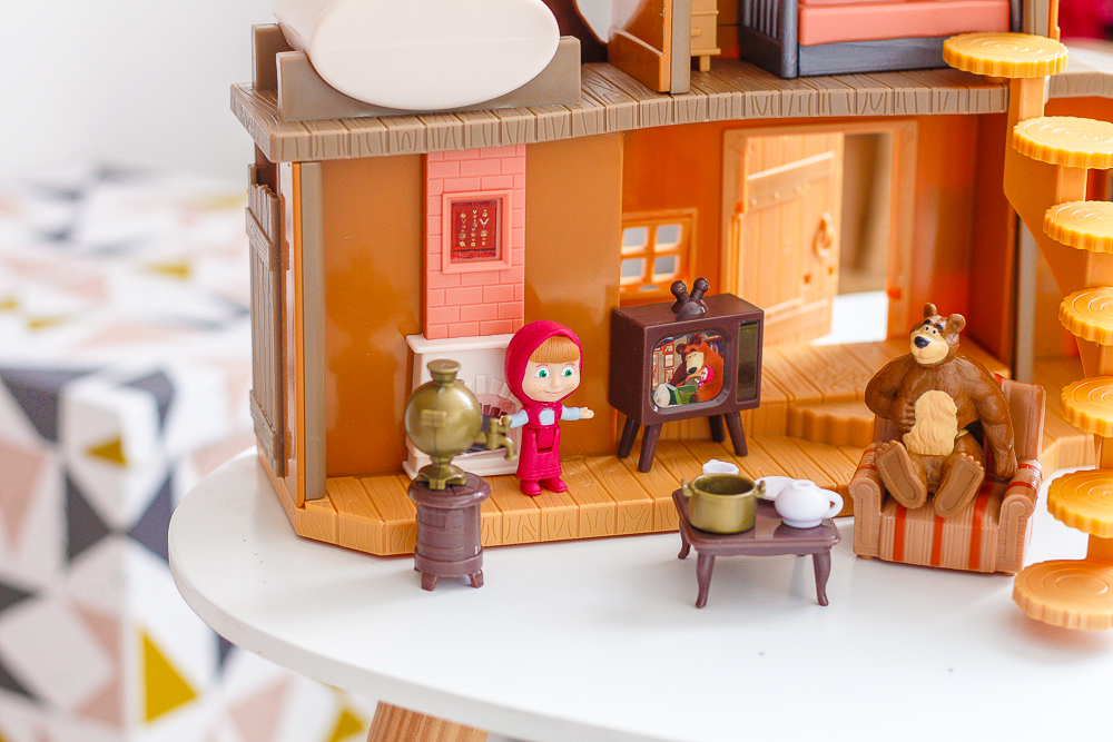 Maison de l'ours Masha en hivers, figurine Michka Et Masha + Accessoires