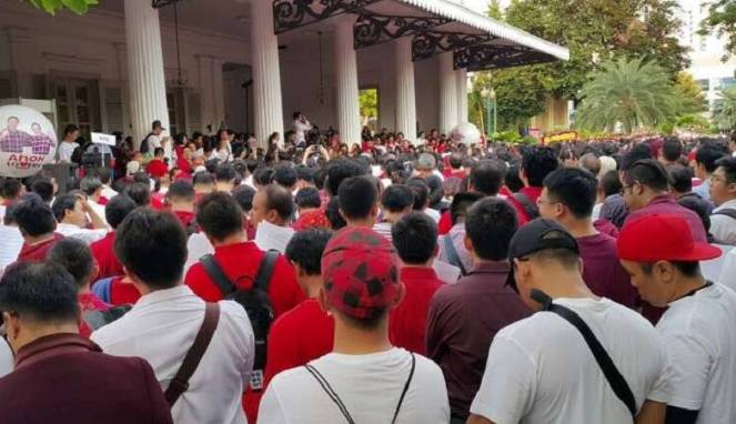 Ahoker: Selamatkan Pembajakan Demokrasi Kelompok Radikal dengan Gagalkan Pelantikan Anies-Sandi Ahoker: Selamatkan Pembajakan Demokrasi Kelompok Radikal dengan Gagalkan Pelantikan Anies-Sandi