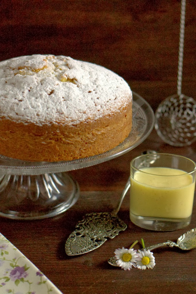 torta sabbiosa con salsa alla vaniglia