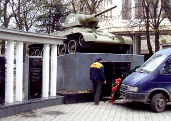 Танк в Симферополе
