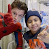 Tom Holland Surpreende Crianças no Hospital Vestido de Homem-Aranha.