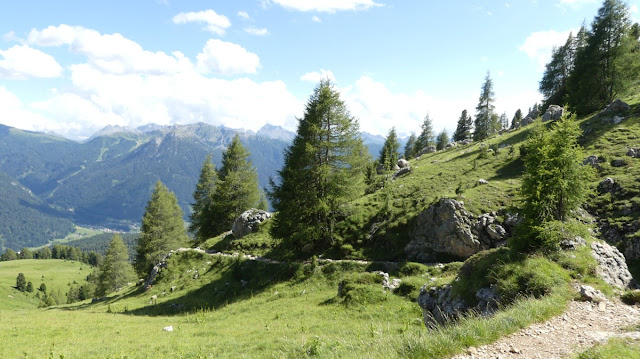 Höhenwanderung am Rosengarten, Dolomiten Höhenwanderung am Rosengarten, Dolomiten