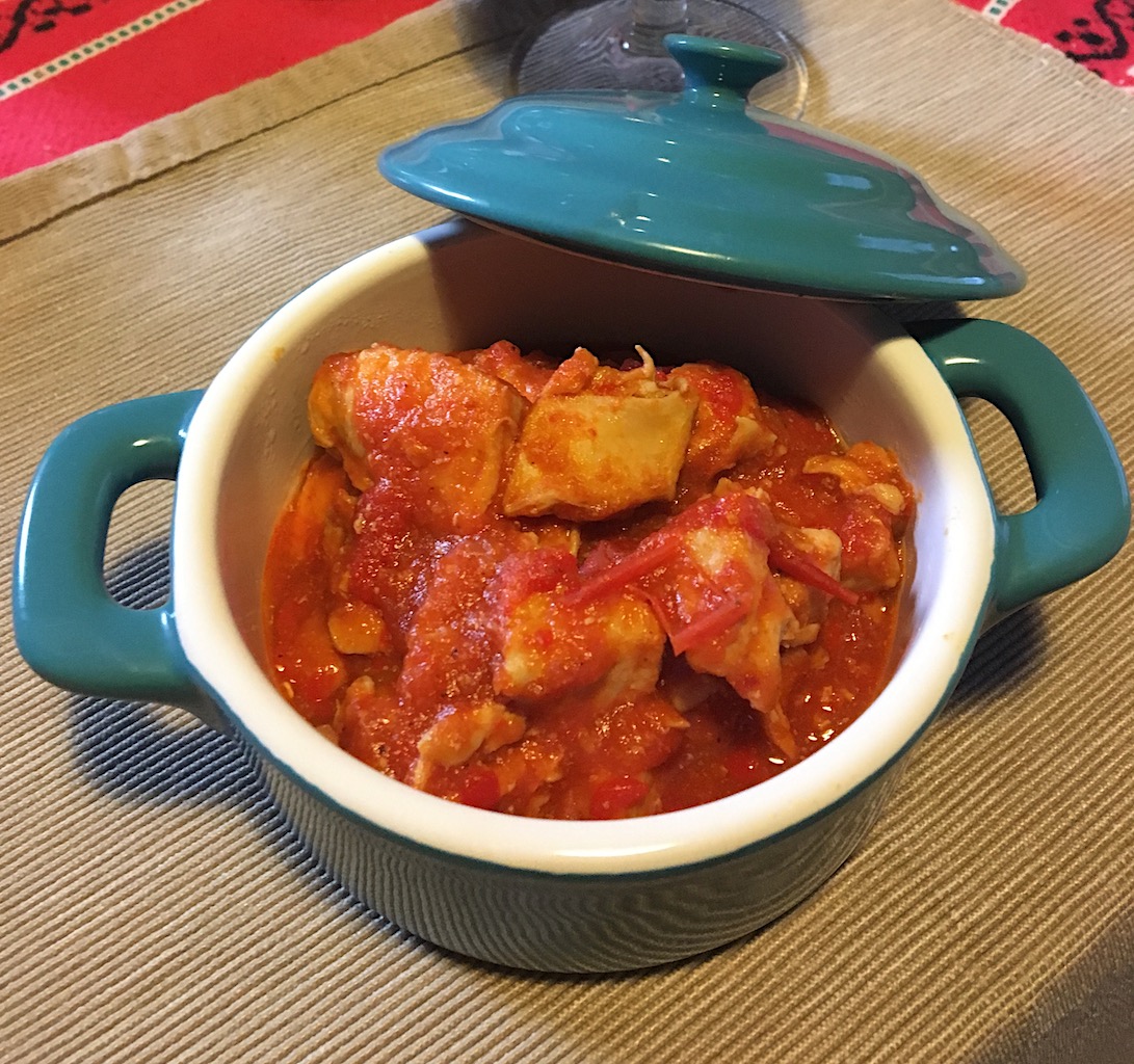 курица тушеная с перцем и помидорами