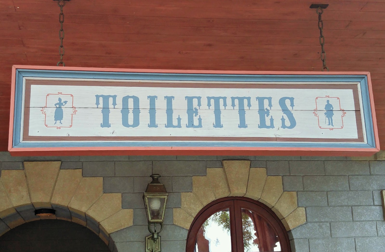 Finding BonggaMom Les Signes de Toilettes de Disneyland Paris