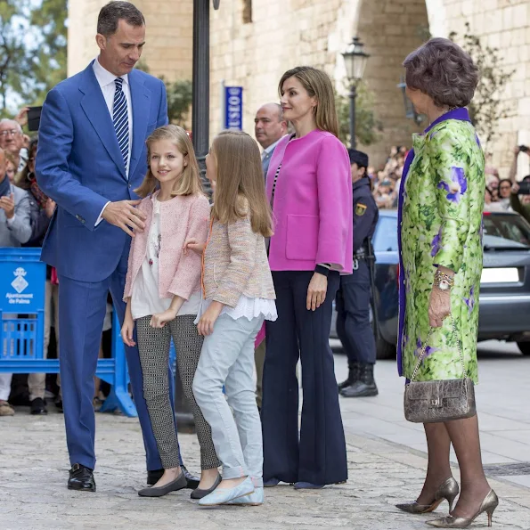 King Felipe, Queen Letizia, Princess Leonor, Princess Sofia and Queen Sofia attend the easter mass at the cathedral of Palma de Mallorca
