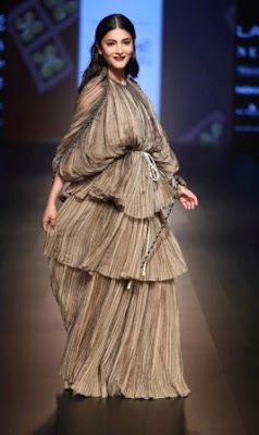 @InstaMag - Inspired by Gujarat, Saaksha and Kinni presented a swirling kaleidoscope of fashion at Lakmé Fashion Week Winter/Festive 2018. #instamag-saaksha-and-kinni-stuns-with-kaleidoscope-of-fashion-at-lfw-2018