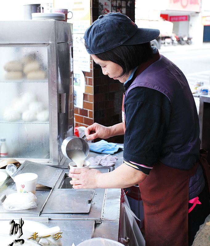 花蓮自由街無名早餐店|傳統古早味蛋餅|花蓮人氣早餐