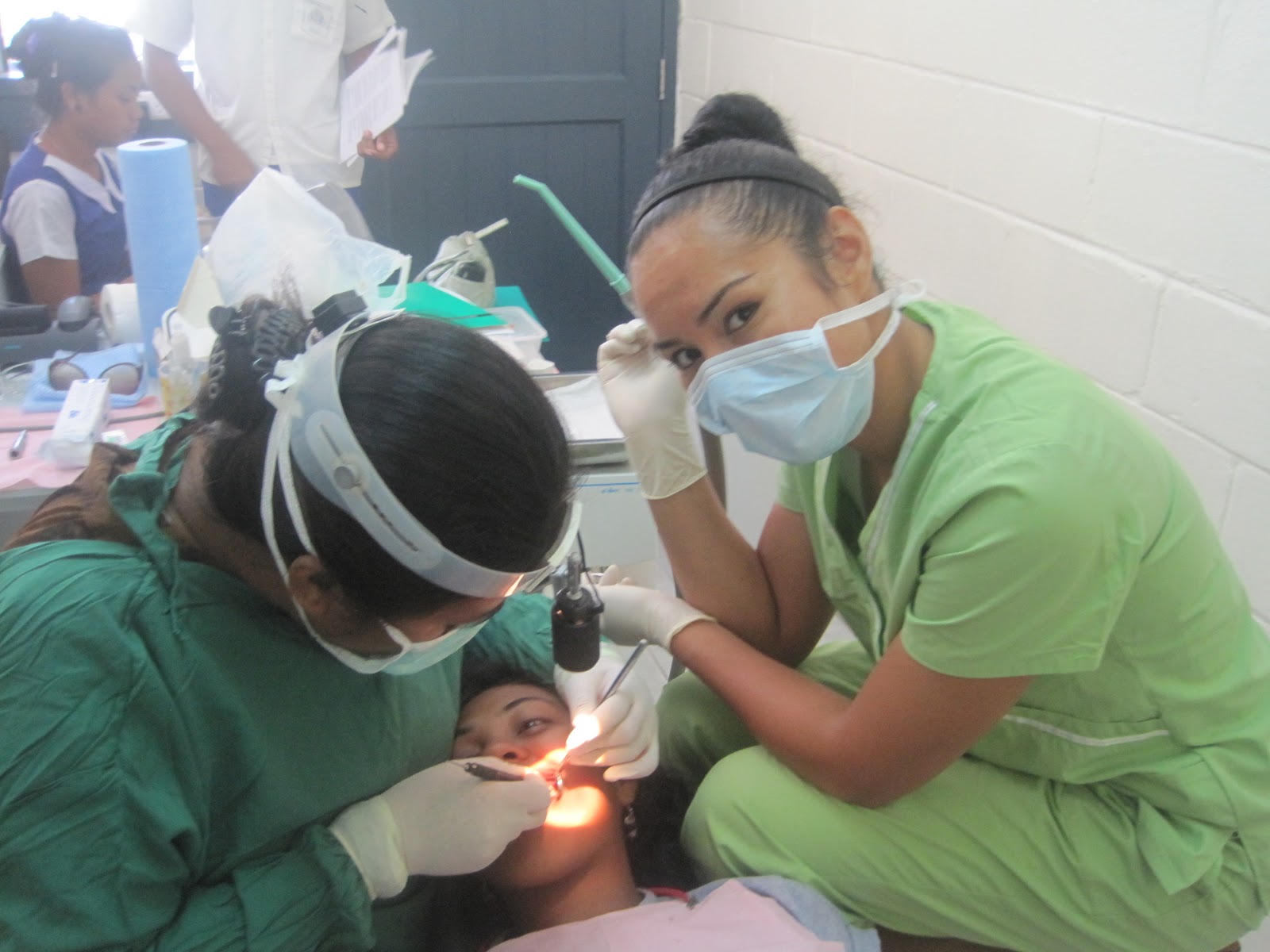 ThornesinTarawa Dr. Chisholm and Dental Assistants