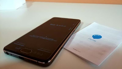 Spesifikasi Meizu U10 Spesifikasi Meizu U10 Dari segi desain, Meizu U10 memiliki tampilan yang cukup menarik, smartphone ini memiliki ukuran panjang 141,9 mm, lebar 69,6 mm dengan ketebalan 7,9 mm, penampilannya di percantik dengan frame yang dilapisi material metal serta diperindah dengan 4 pilihan warna yakni White Crescent, Sky Black, Champagne Gold dan Rose Gold. Sedangkan di bagian layar, Meizu U10 mengusung layar 2.5D Curved Glass sehingga penampilannya semakin mewah, menggunakan panel layar IPS LCD capacitive touchscreen berukuran 5 inch yang memiliki resolusi HD 720 x 1280 pixel dengan kepadatan ~294 ppi, selain itu ponsel android ini menerapkan Flyme 5.1 sebagai tampilan antarmuka. Di sektor fotografi, Meizu U10 dibekali kamera belakang berkekuatan 13 megapixel dengan aperture f/2.2, memiliki fitur Phase detection autofocus yang mampu mempercepat proses penguncian focus pada suatu objek, serta didukung dengan dual LED flash untuk membantu memaksimalkan pencahayaan, selain itu kamera ini memiliki kemampuan merekam video dengan kualitas HD, sedangkan kamera depannya membawa lensa 5 megapixel yang akan menunjang aktifitas foto selfie. Kelebihan Memiliki tampilan sangat elegan dan stylish serta body frame metal Konektivitas 4G LTE yang sangat support untuk akses internet sangat cepat Memiliki futur Fingerprint scaner untuk menambah tingkat keamanan Layar cukup besar dengan 5 inchi, resolusi full HD 1080p yang sangat nyaman untuk dioprasikan cukup dengan satu tangan Android OS v6.0 Marshmallow yang membuat tampilan layar lebih intuitif dan sangat memudahkan pengaturan sesuai keinginan anda Prosesor cepat dengan Octa-core 1.5GHz, Chip Mediatek MT6750 yang mampu memberi performa sangat lancar Kamera utama 13MP, autofocus, dual-LED flash yang sangat mendukung untuk mengabadikan momen fotografi anda disetiap waktu Kamera depan dengan 5MP sangat siupport untuk foto selfie dan video call Didukung dengan kapasitas penyimpanan memory internal dengan varian 16/32 GB, 2/3GB RAM Kapasitas baterai sangat besar dengan 2760mAh yang sangat support untuk aktivitas smartphone Advertisement Kekurangan Meizu U10 Tidak didukung dengan fitur NFC Jenis bersifat non-removable alias tidak bisa dilepas Spesifikasi