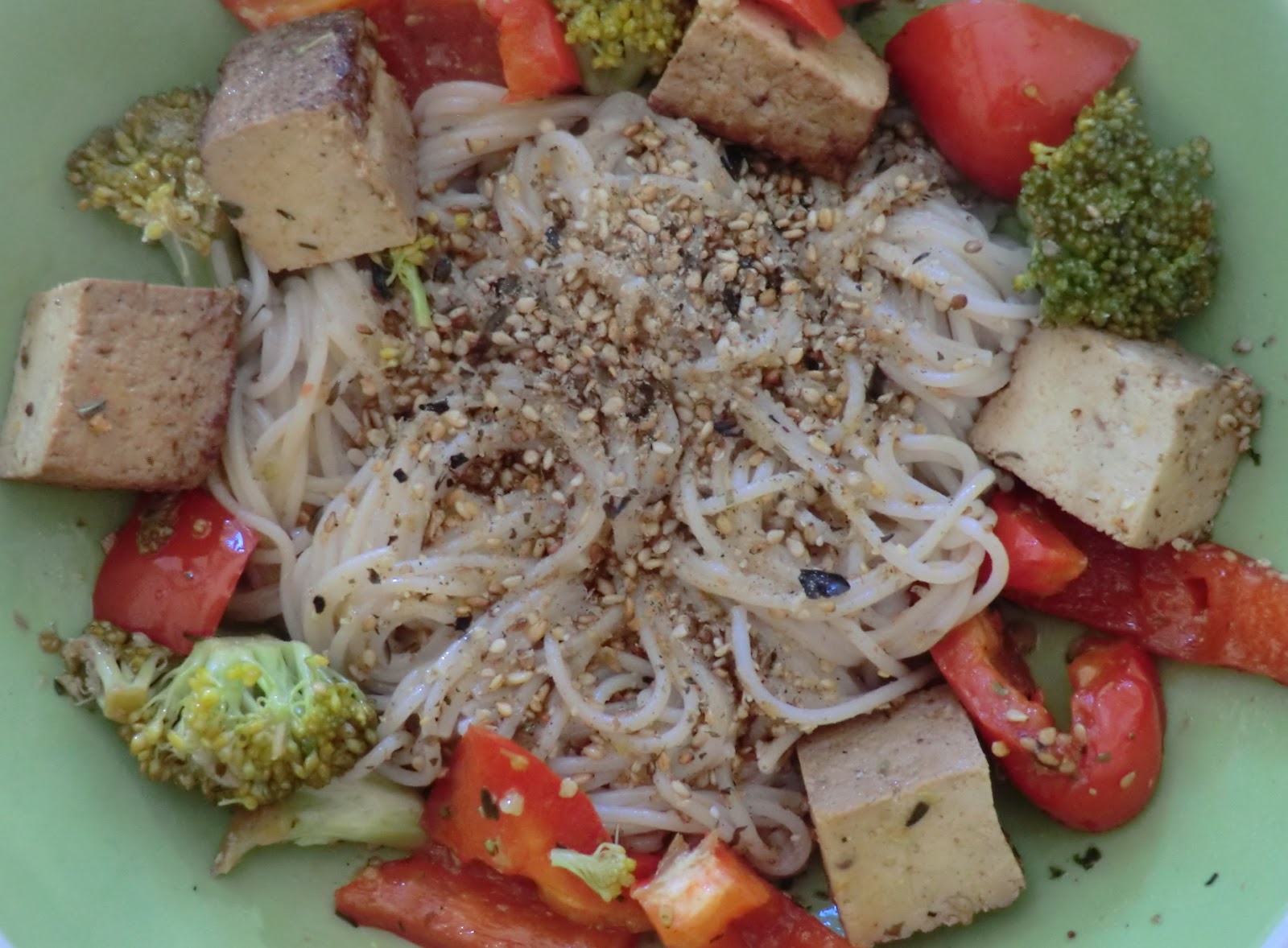 Nouilles de riz basmati brun au tofu, poivron et brocoli Ma petite