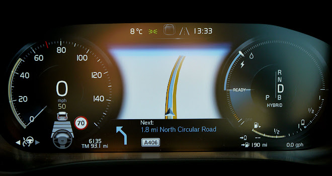 Digital instruments are clear and helpful Volvo XC60 T8 digital instrument cluster