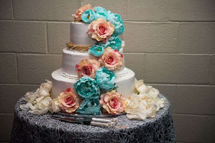 Dearborn Heights Wedding Cake Photo - Sudeep Studio.com Ann Arbor Wedding Photographer