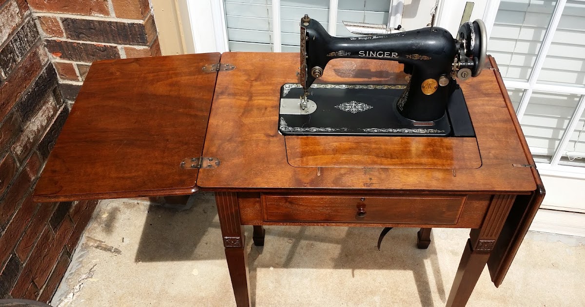 Vintage Singer Sewing Machine & Singer Deluxe Library ...