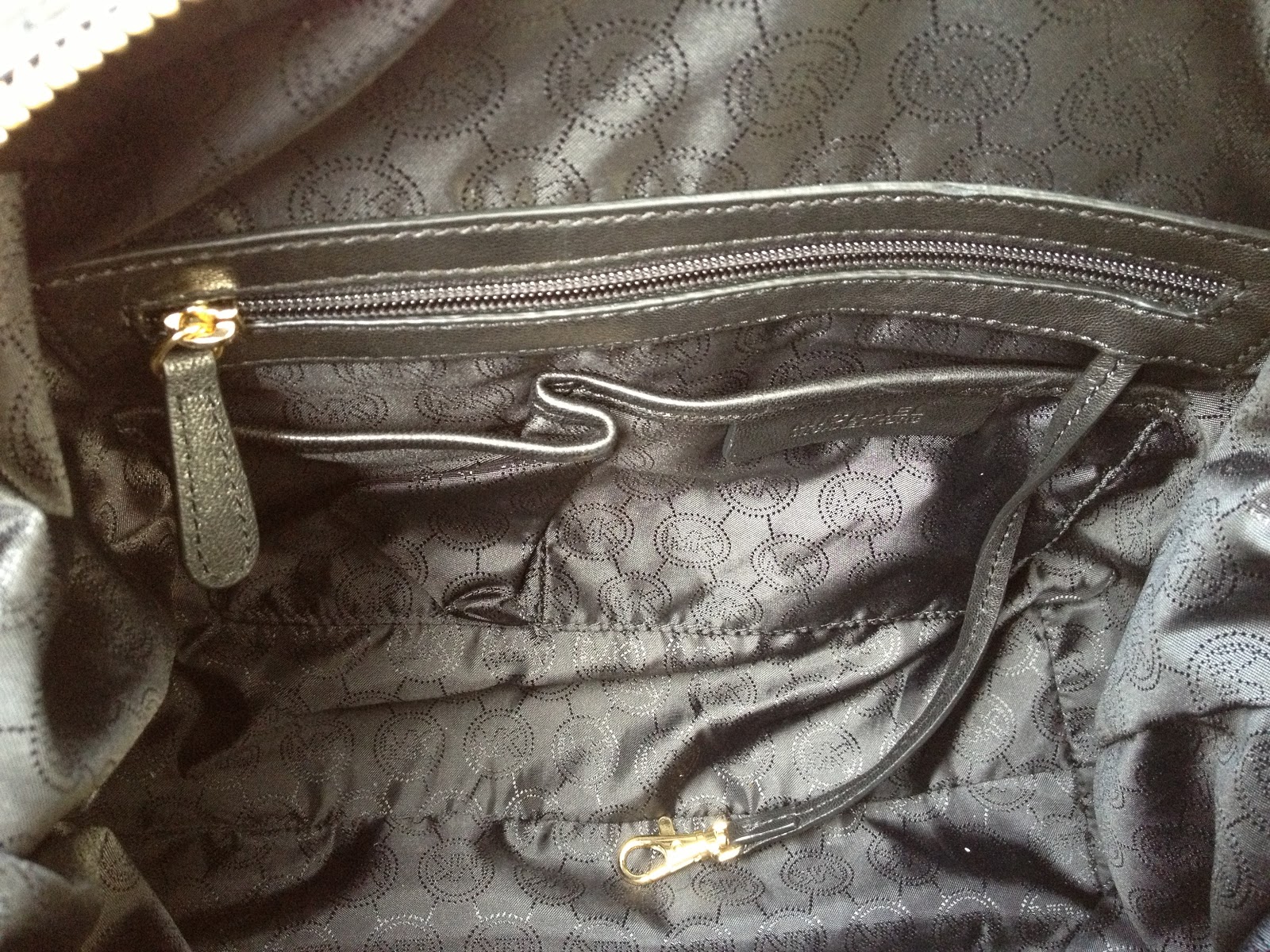 Michael kors hot sale bag inside lining