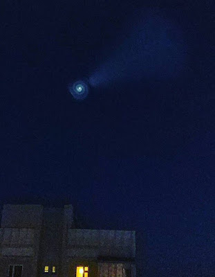 Мистериозна спирала в небето на Русия Mysterious-glowing-object-explodes-in-Russian-sky-1