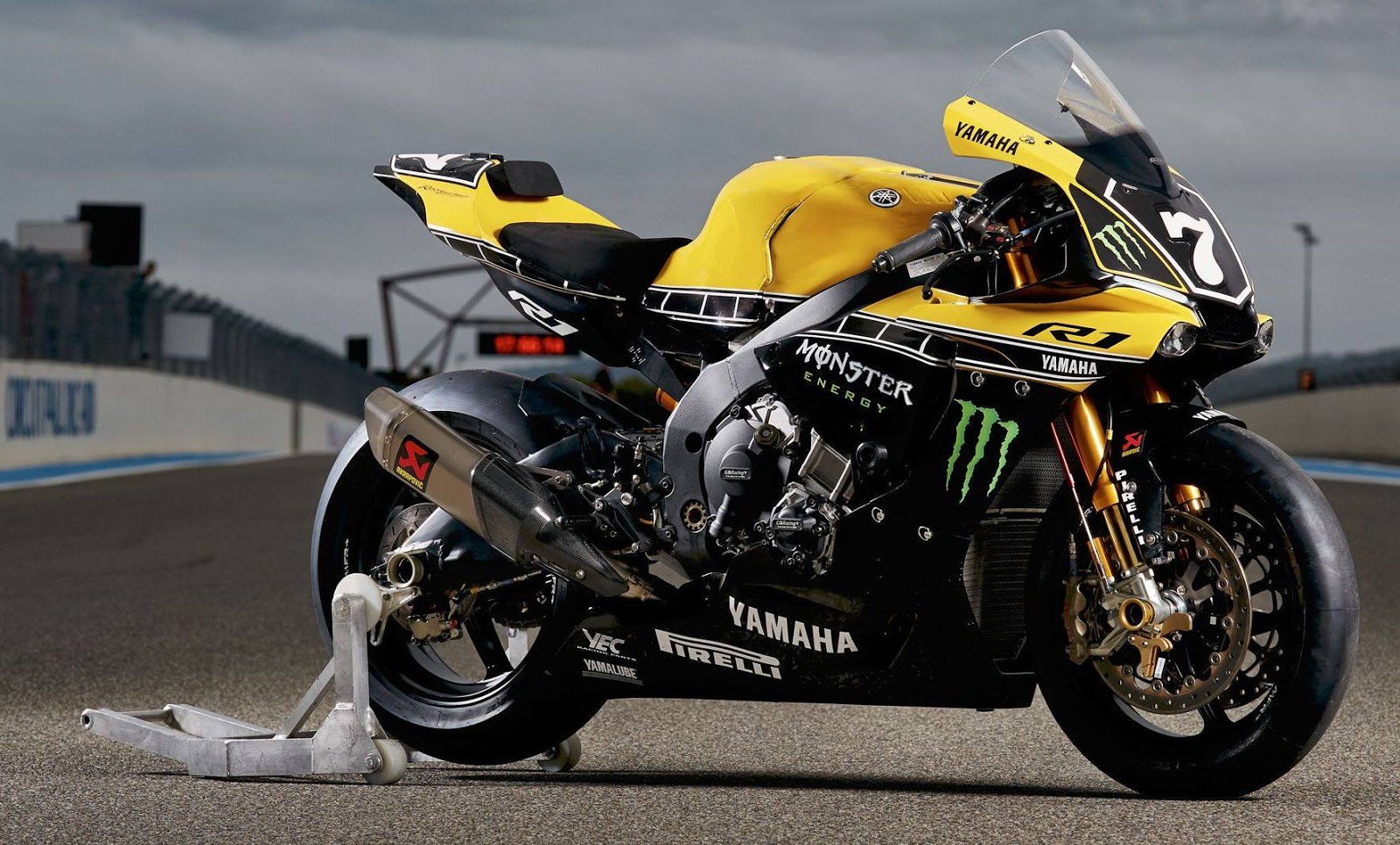 r25 motogp