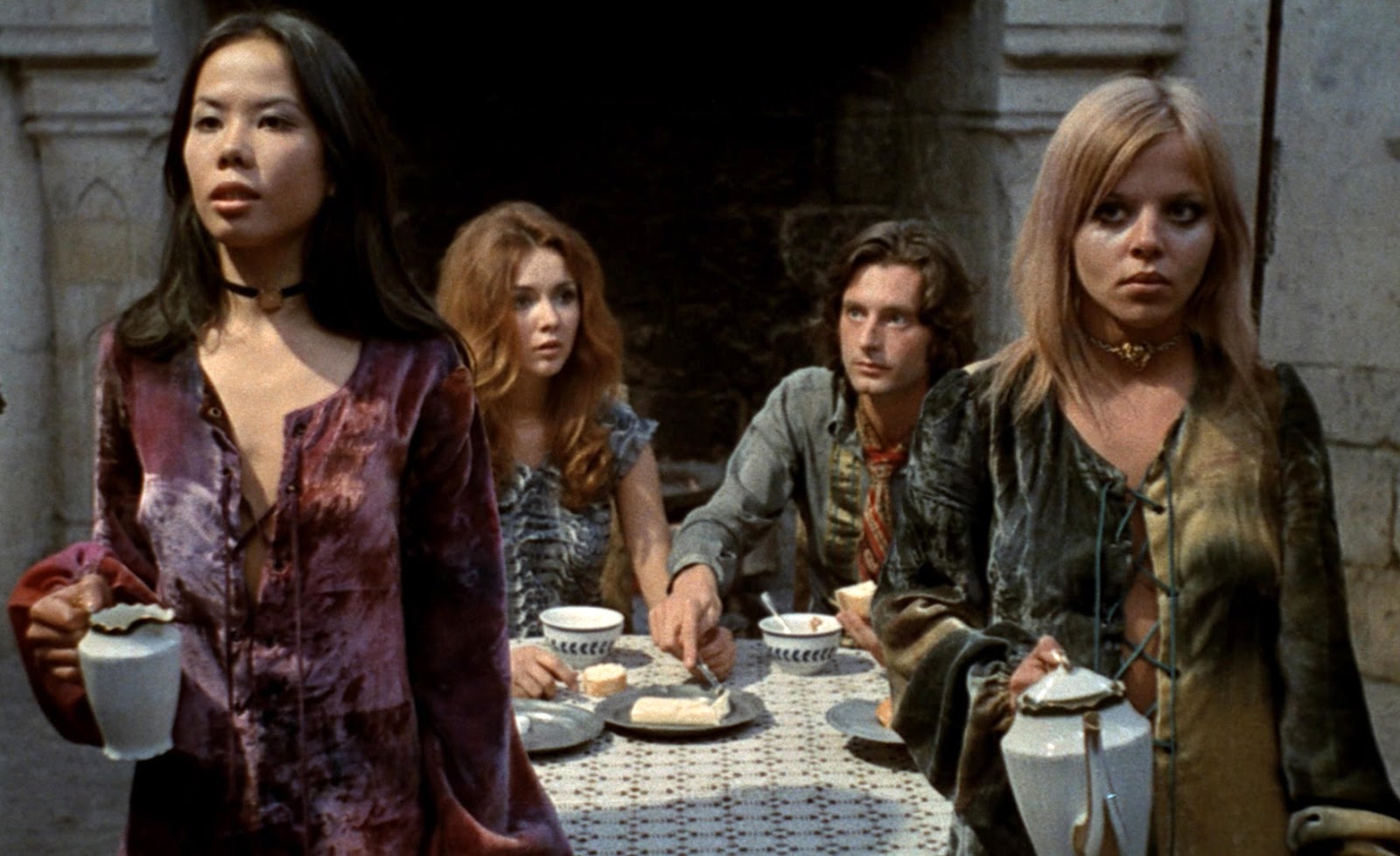 Дрожь вампиров фильм 1971. Фильм вечеринка вампиров 1971. Дрожь вампиров. Дрожь вампиров (1971) изольда. Дрожь вампиров.