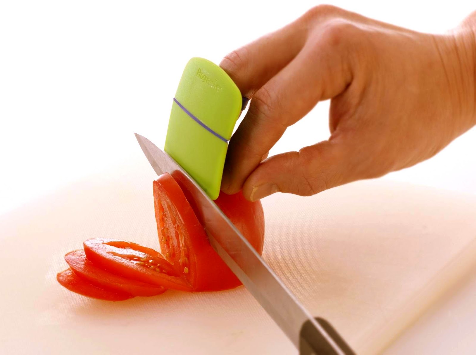 Ногтями можно резать. Приспособление для нарезки овощей. Защита для пальцев при резке овощей. Резать овощи. Защита рук при нарезке овощей.
