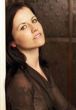 Dolores O'Riordan Foto de Dolores O'Riordan con cabello largo