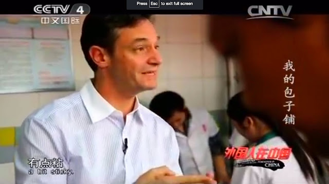Laowai 老外 Serves the Best Pan Fried Bao Shengjianbao in Wuhan, China 小路易生煎馆 He-Aojie-Jacques-Olivier-Ramponi