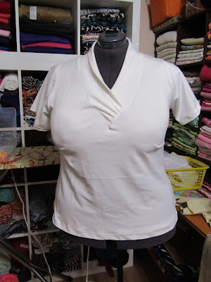 Ivory Ponte Knit Kwik Sew 3915 knit top www.sewplus.blogspot.com