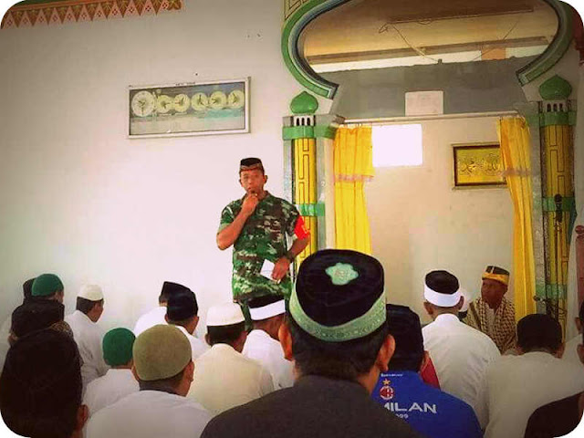 Babinsa Gelar Komunikasi Sosial dengan Jamaah Masjid Fathil Fallah Toloko Babinsa Gelar Komunikasi Sosial dengan Jamaah Masjid Fathil Fallah Toloko