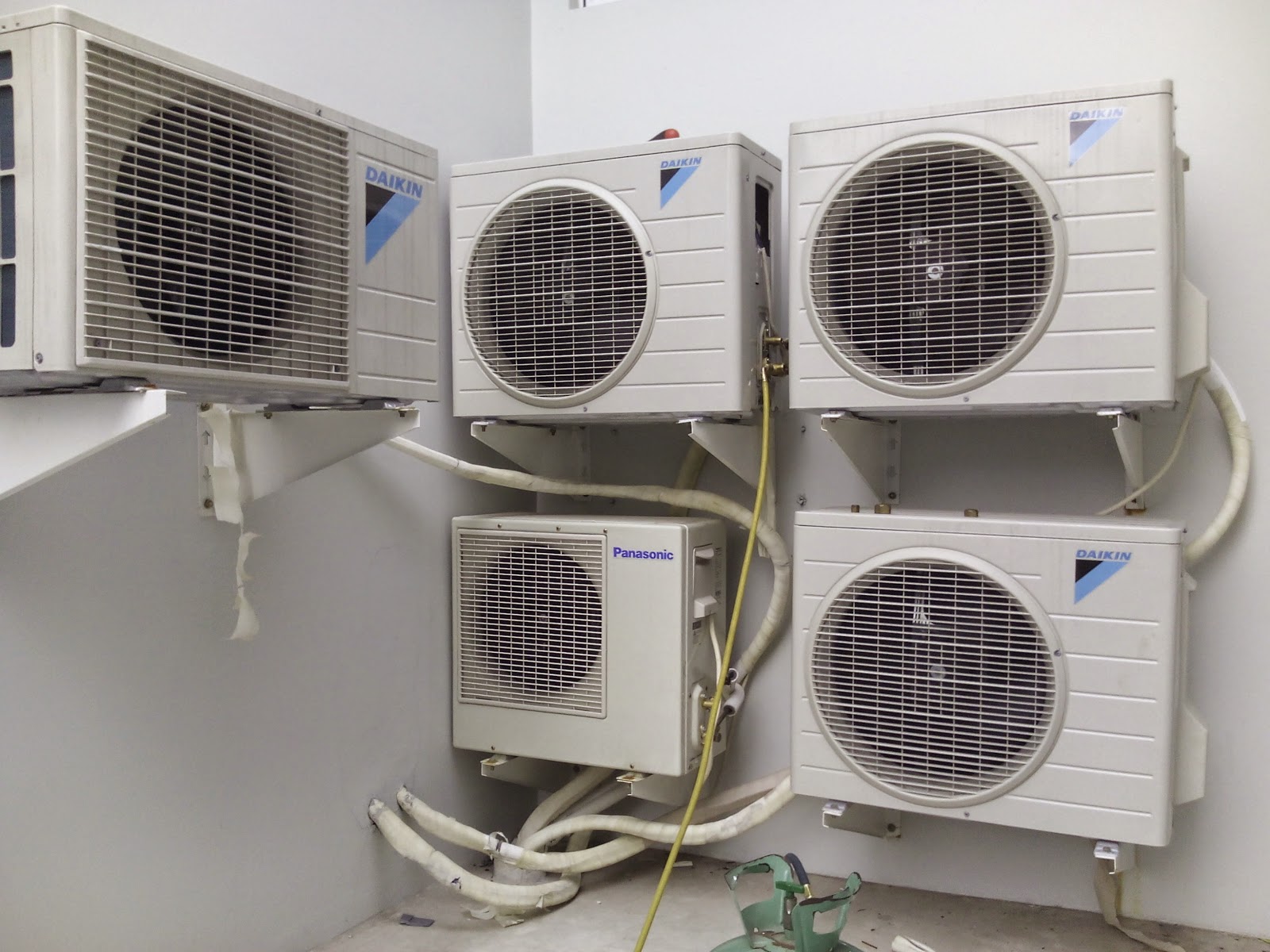 Pembersihan Unit AC Outdoor