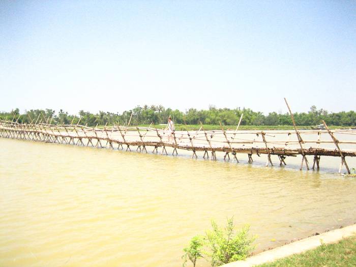 It may seem that only monkeys could make it across traditional monkey bridges—after all, they’re typically made of a single bamboo log and one handrail. However, the name comes from the stooped monkey-like posture you have to maintain when crossing, so as not to plunge into the river below.