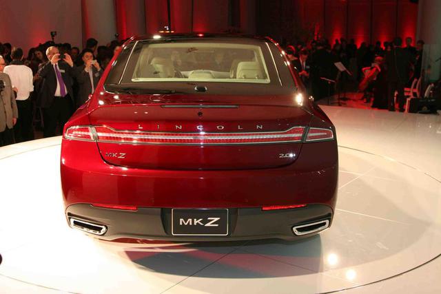 2013-Lincoln-MKZ-taillights