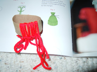 Making and easy yarn hat ornament