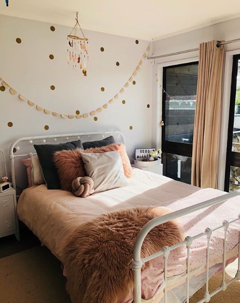 Decorative Pillows For A Bed Pictures Great Reviews
