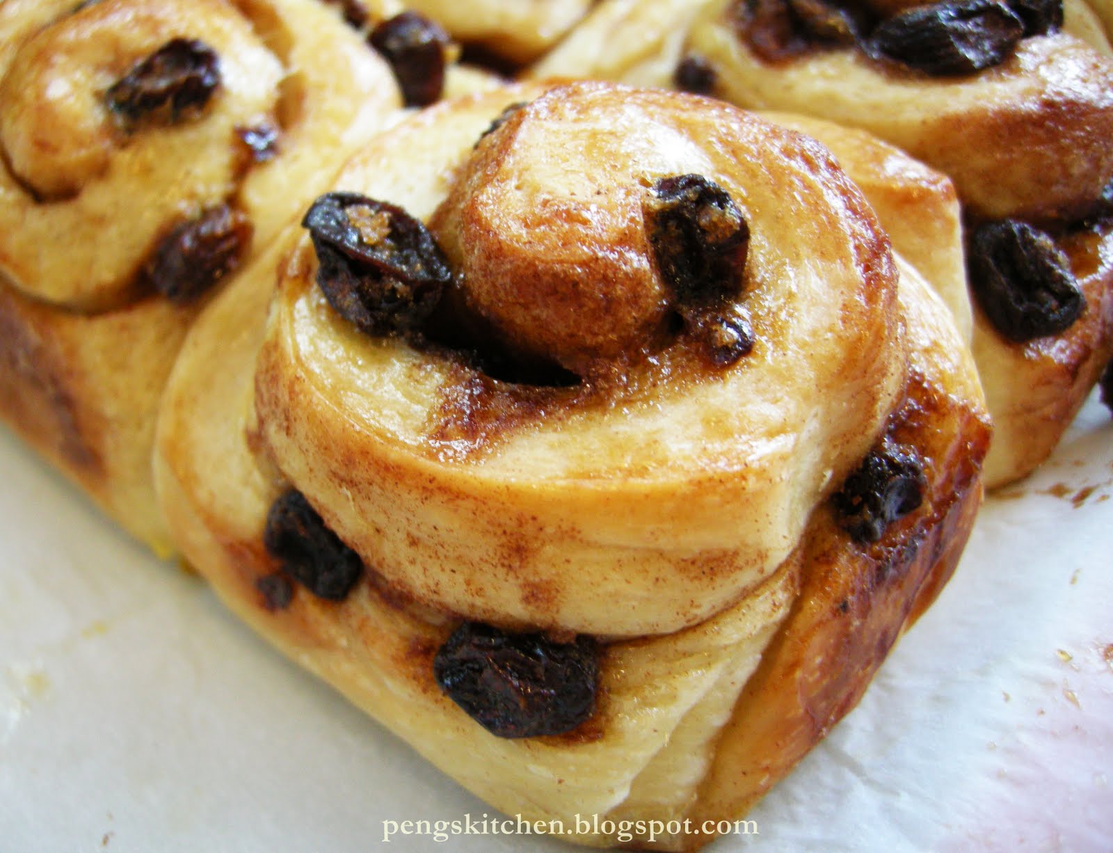 Peng's Kitchen Cinnamon Raisin Rolls