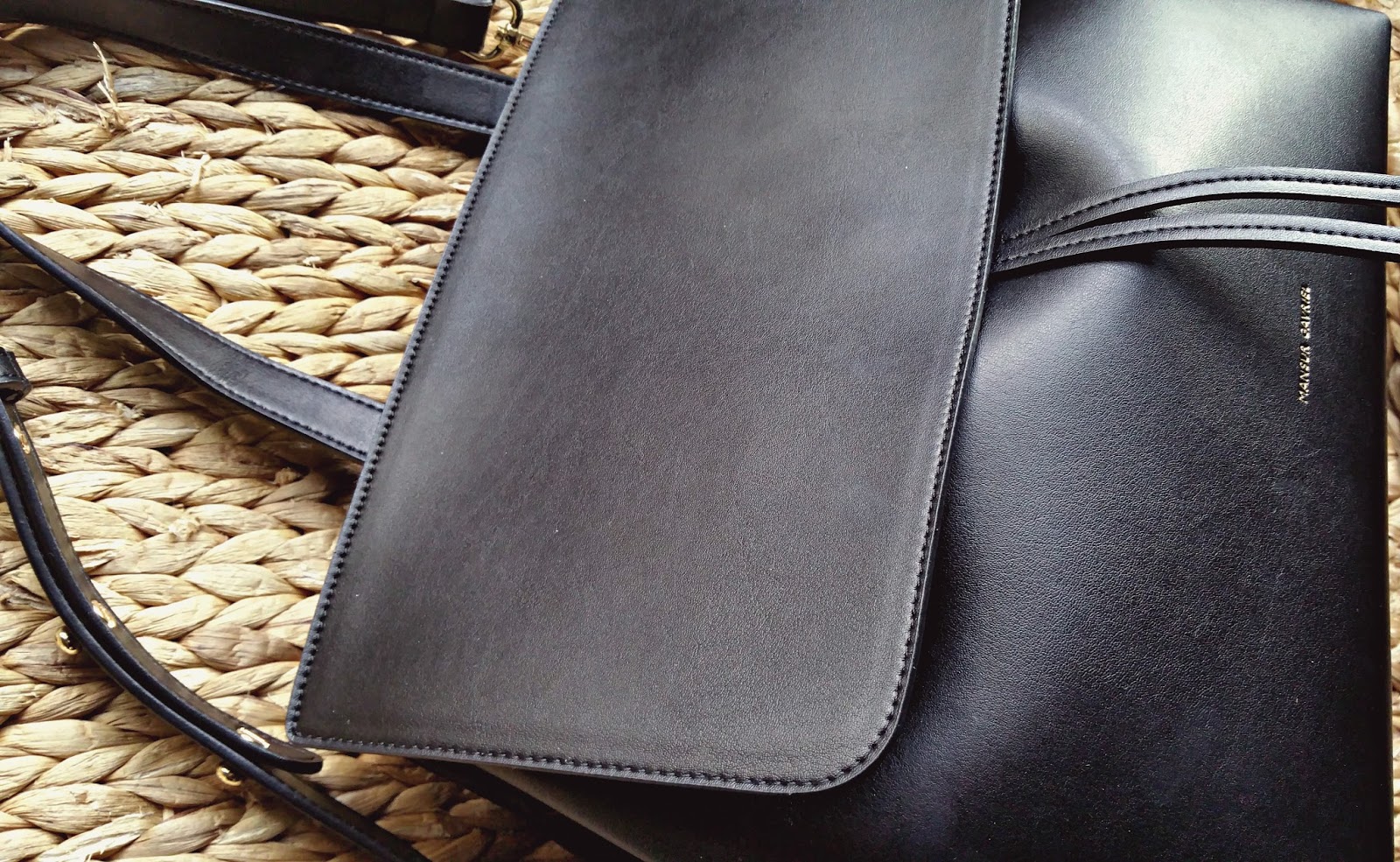 Review Mansur Gavriel Lady bag & What's in my Bag?! H A D E S S A H