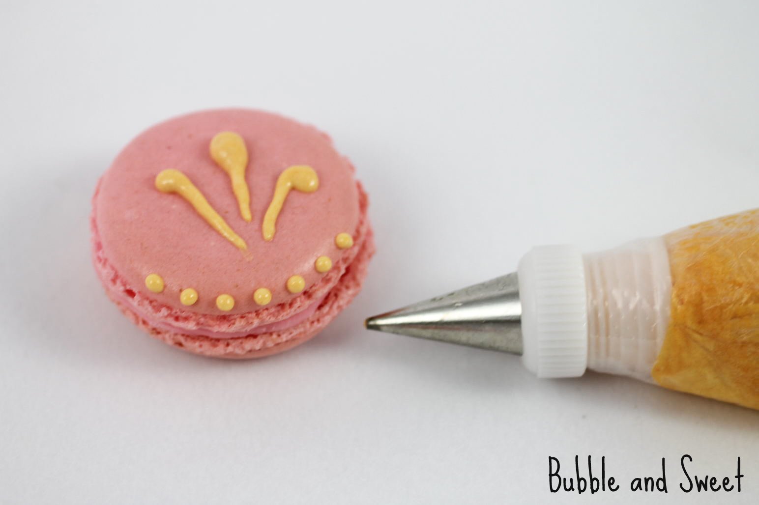 How to Decorate Macarons With Gold Dust - Parties With A Cause