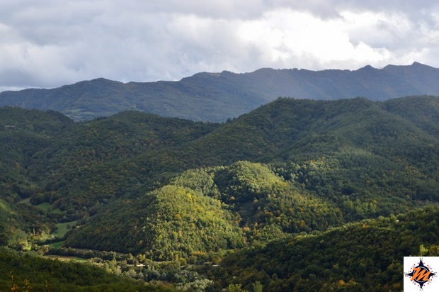 Montemonaco, vista sui monti Sibillini dal belvedere Montemonaco, vista sui monti Sibillini dal belvedere