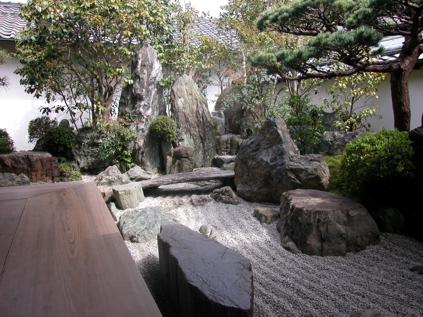 сад камней дома. ландшафтное искусство японии сады цубо. сад цубо в японии. японский сад планировка. каменные сады японии бонсай.