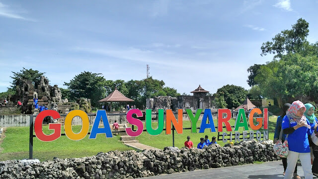 2 hari 1 malam di Cirebon part 1, keraton cirebon, nasi gamblang bu nur, wisata kuliner cirebon