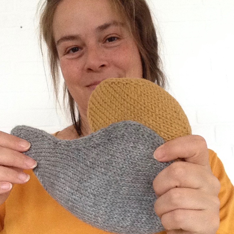 bestøver Spytte ud bede Knitting By Kaae: Gratis strikkeopskrift på dråbeformede ammeindlæg der  varmer helt ud i armhulerne og dermed mindsker chancen for brystbetændelse