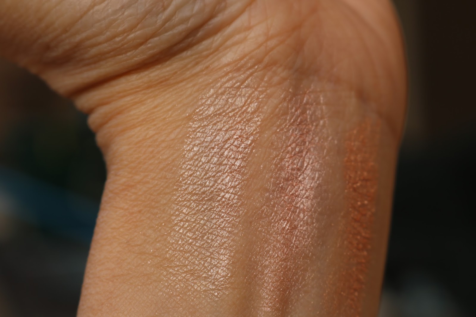 MAC Hyper Real Glow Palette in Flash + Awe swatches