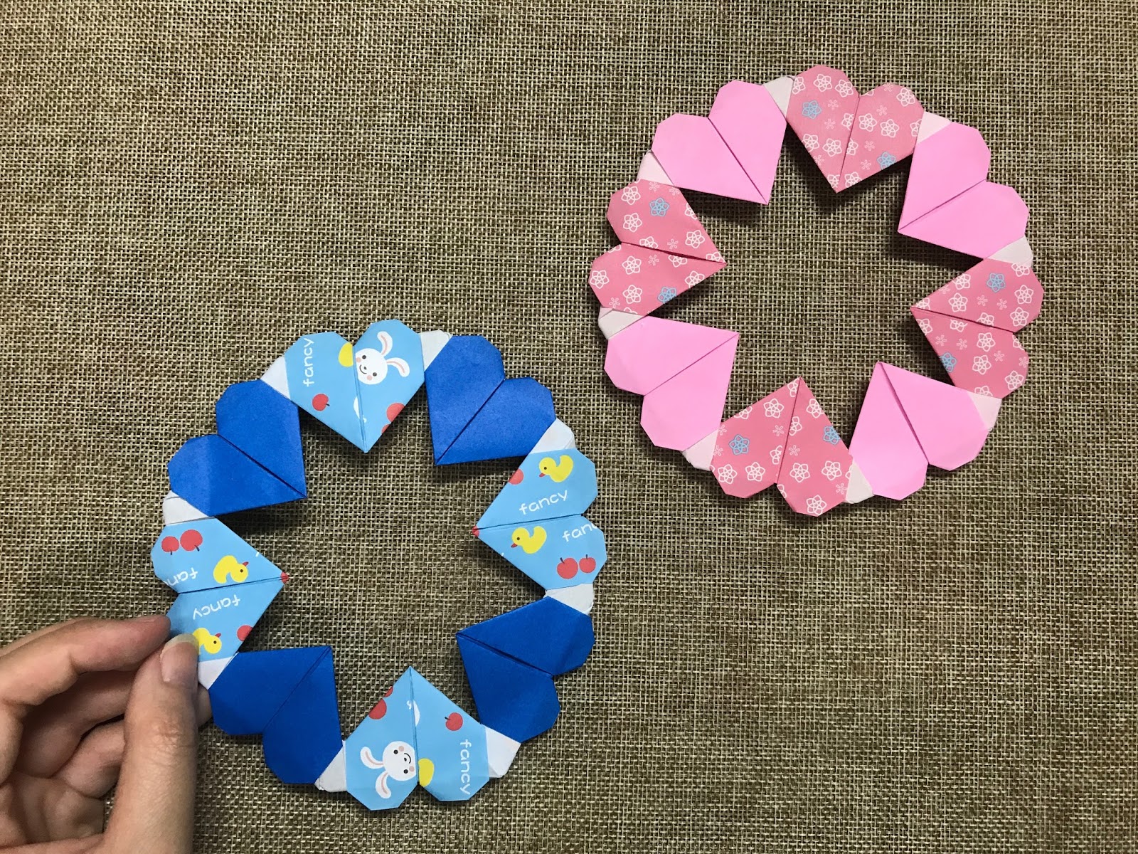 Tutorial #28: Origami Heart Wreath | The Idea King