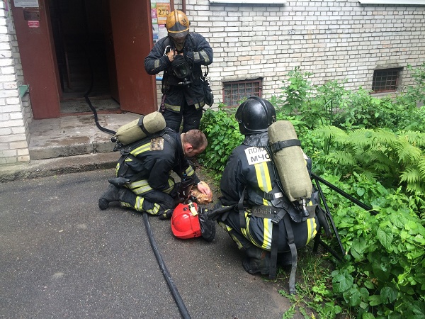 пожарные дали кислород коту