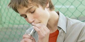 riesgos en los adolescentes consumiendo drogas