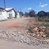 MORADORES CHAMAM A ATENÇÃO DA PREFEITURA E PEDEM MELHORIAS NA RUA.