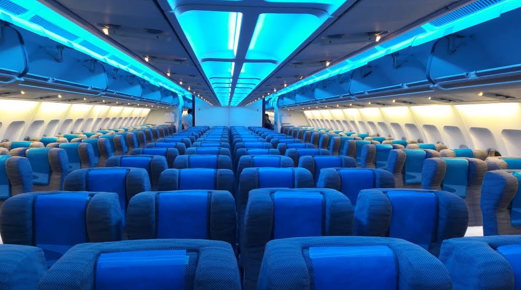 Incredibile: Rissa ad alta quota con il personale di bordo dell'aereo per un cellulare perduto.
