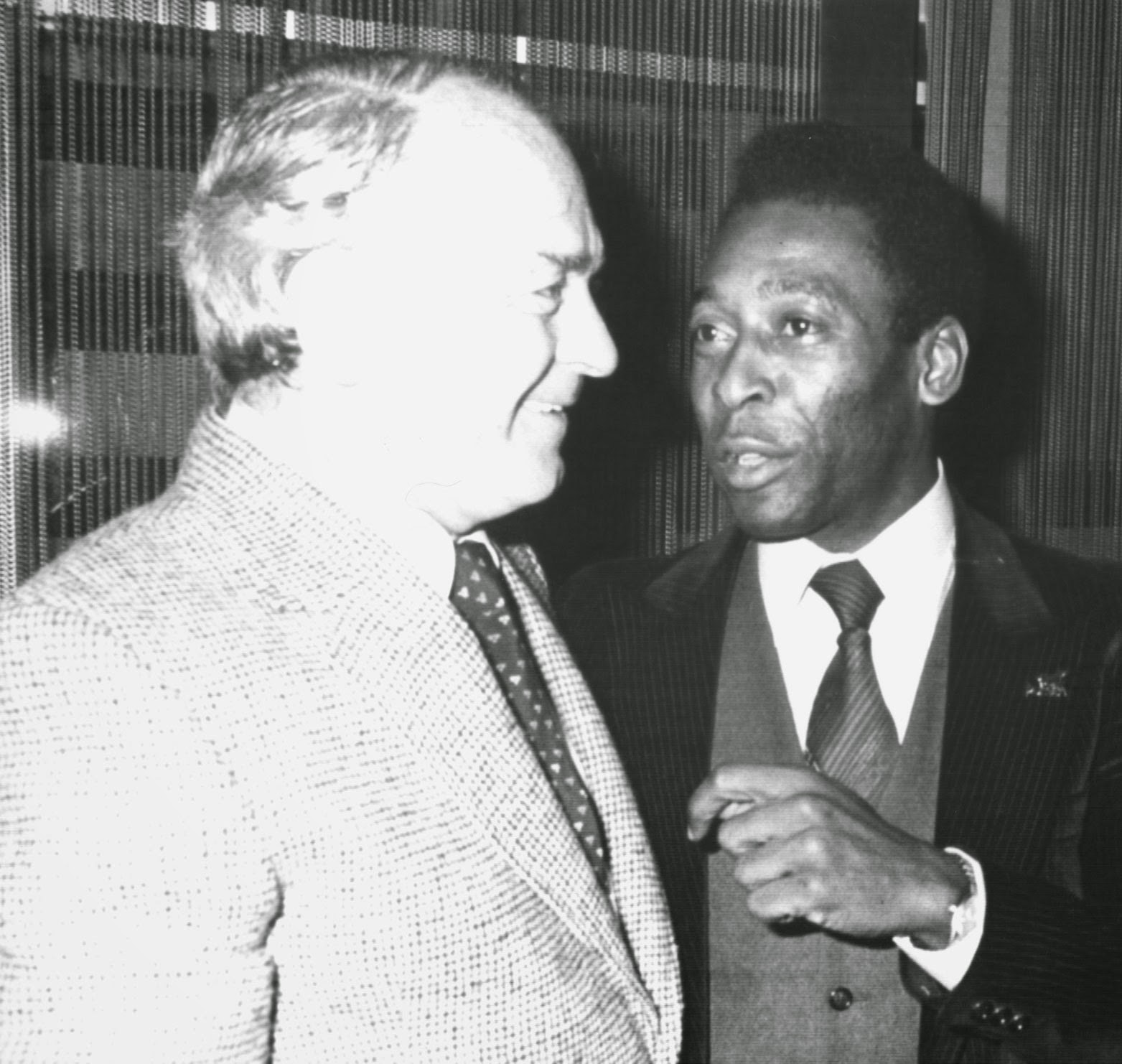 Sir PELÉ, THE KING OF FOOTBALL Messi ou CR7? «Nenhum deles. Pelé era o