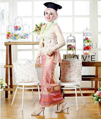 Kebaya Muslim Untuk Wisuda