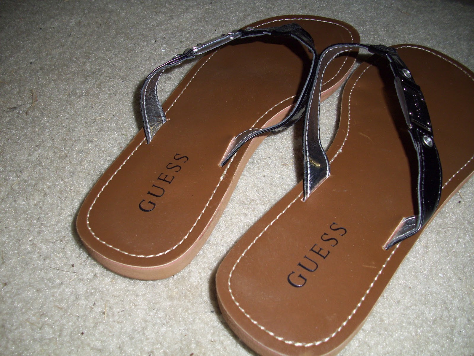 guess fluffy slippers