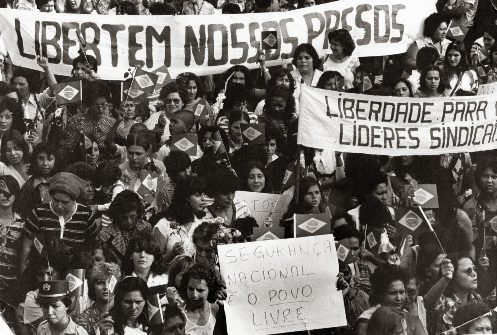 Não uso sutiã! EXILADOS POLÍTICOS DURANTE A DITADURA MILITAR Não uso sutiã! EXILADOS POLÍTICOS DURANTE A DITADURA MILITAR