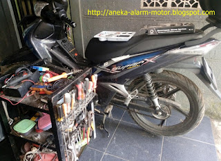 Cara pasang alarm motor pada Honda Supra X Helm In Cara pasang alarm motor pada Honda Supra X Helm In