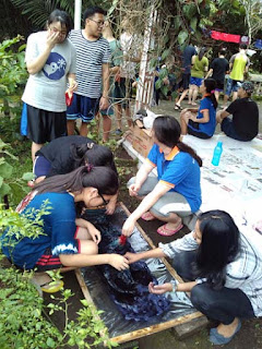 pewarnaan batik ikat celup pewarnaan batik ikat celup